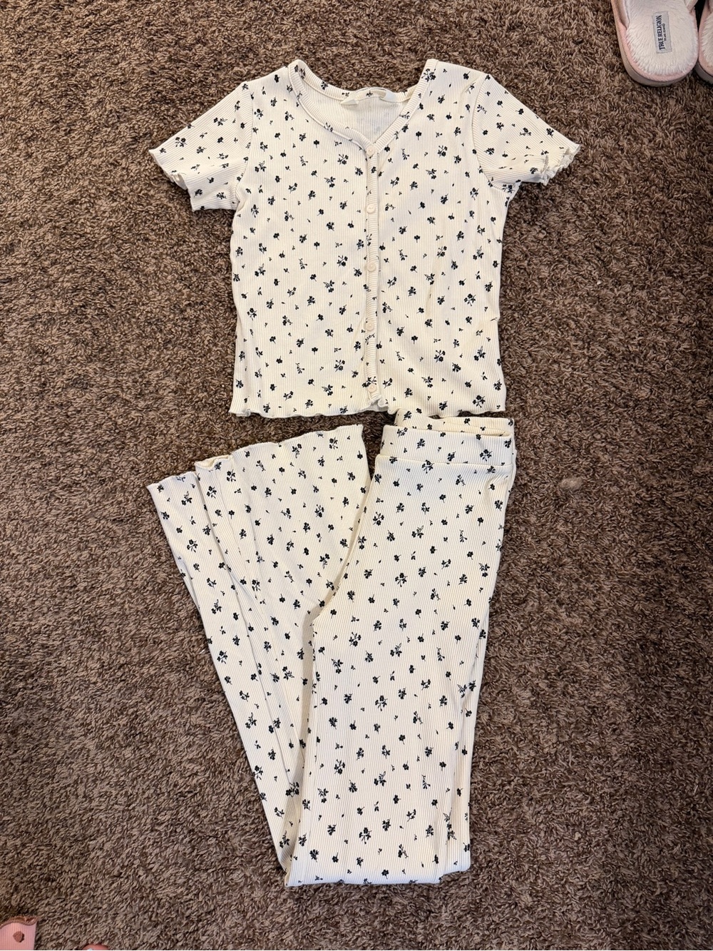 H&M Cream Short-Sleeve Floral Set with Navy Print
